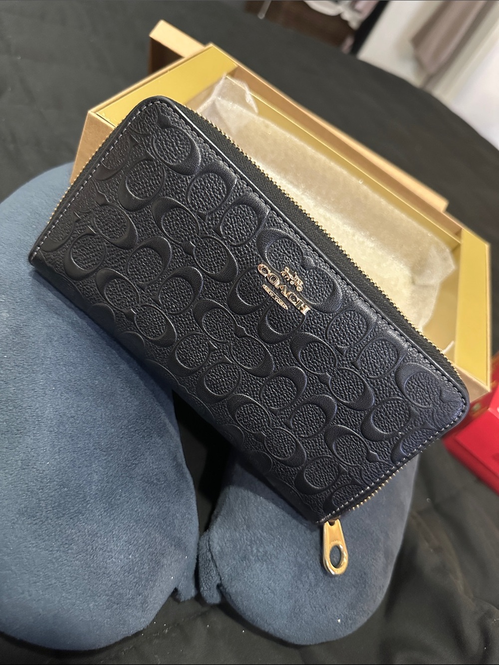 Coach Blk CF464 Long Zip Wallet/Wristlet w Strap and Charm. Like New-Barely Used - Picture 9 of 17